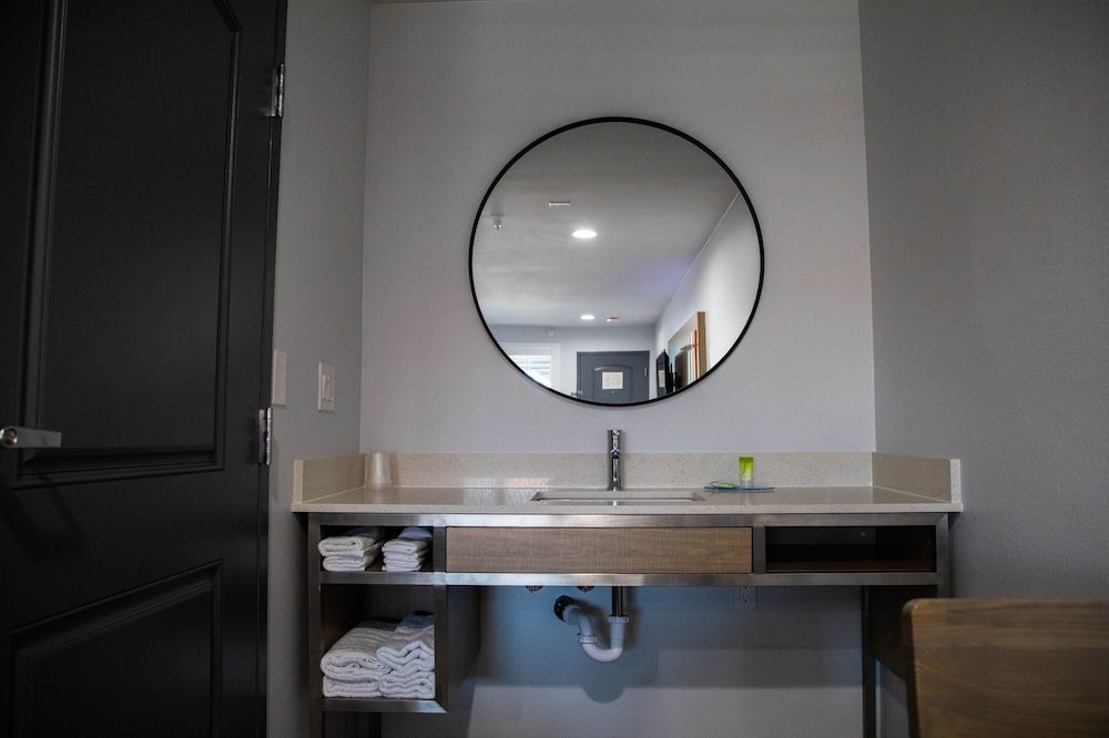 Pico Rivera Inn and Suites Single Room, 2 Queen Beds 4