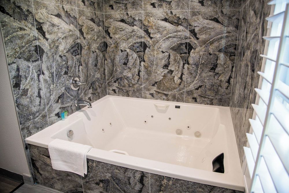 Pico Rivera Inn and Suites Studio Suite, 1 King Bed, Jetted Tub 4