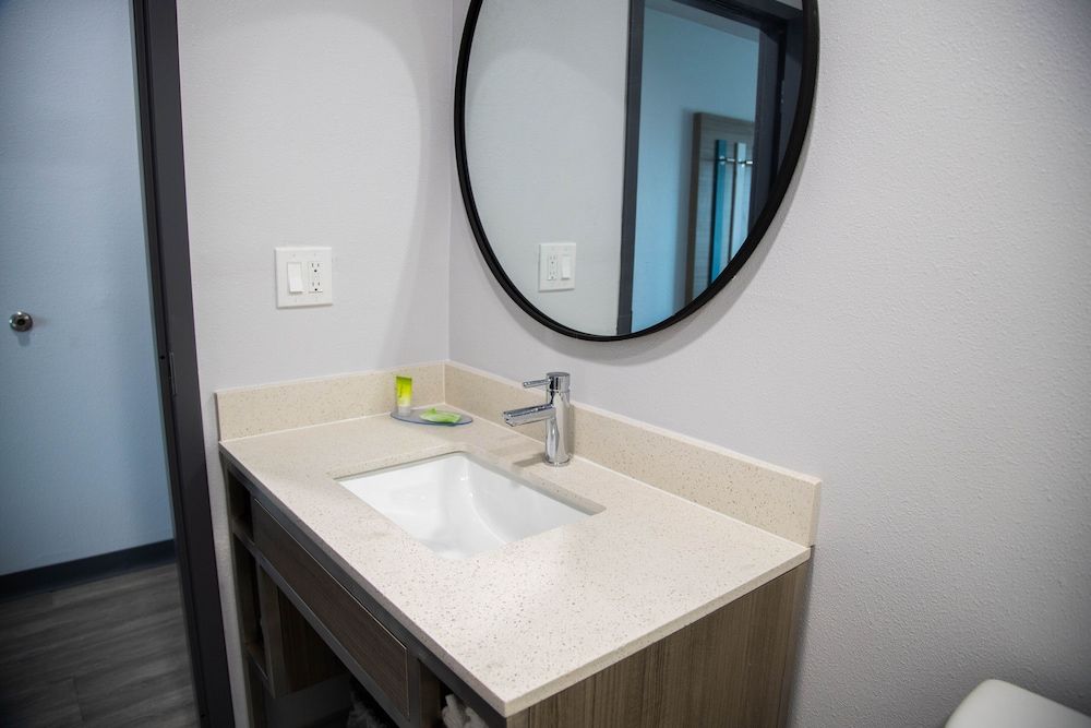 Pico Rivera Inn and Suites Single Room, 2 Queen Beds 6