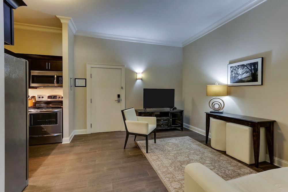 The Mantissa Hotel Double Queen Suite 5