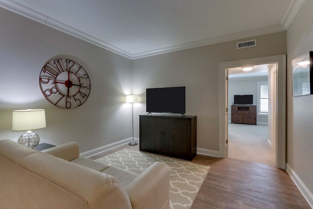 The Mantissa Hotel Executive King and Queen Suite 4