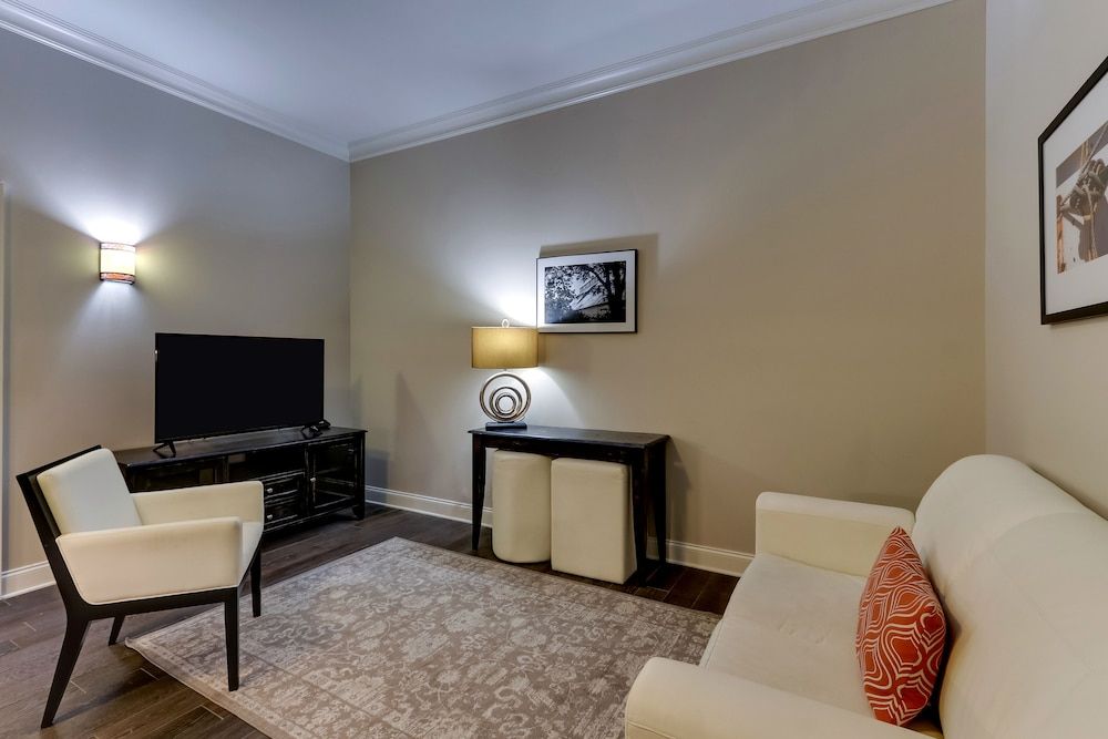 The Mantissa Hotel Double Queen Suite 4