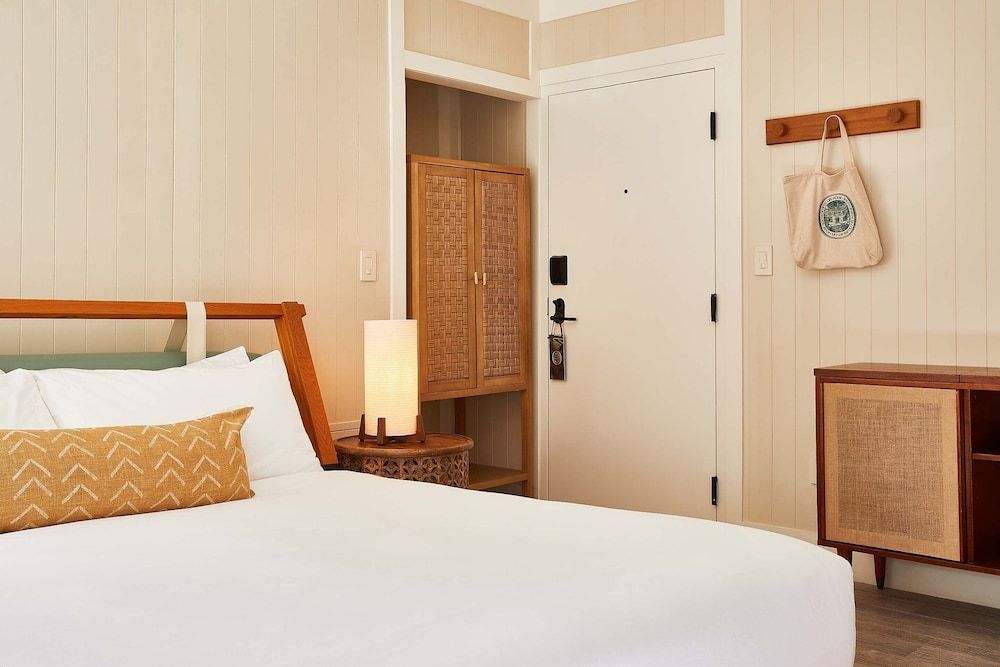 undefined Life House, South of Fifth 9