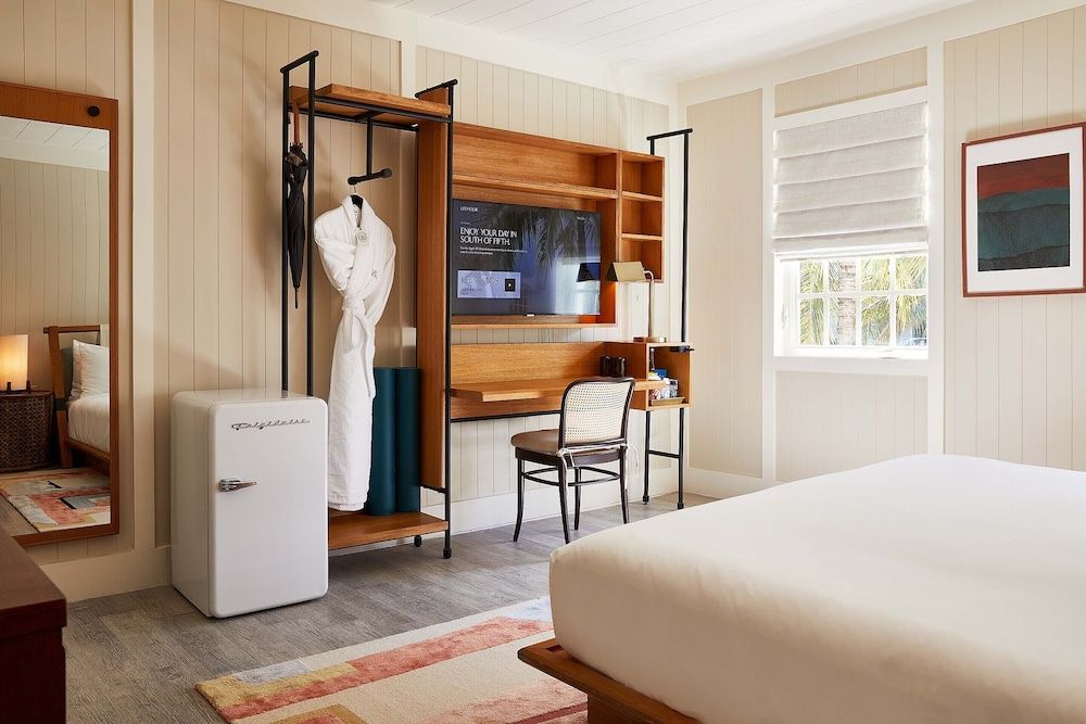 undefined Life House, South of Fifth 8