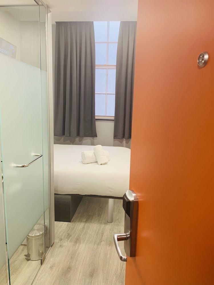 easyHotel Ipswich Double Room 5
