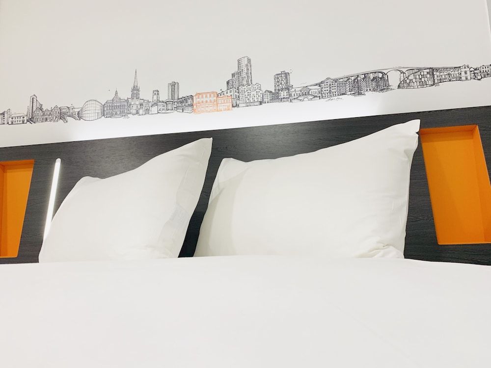 easyHotel Ipswich Family Room (No Windows) 2