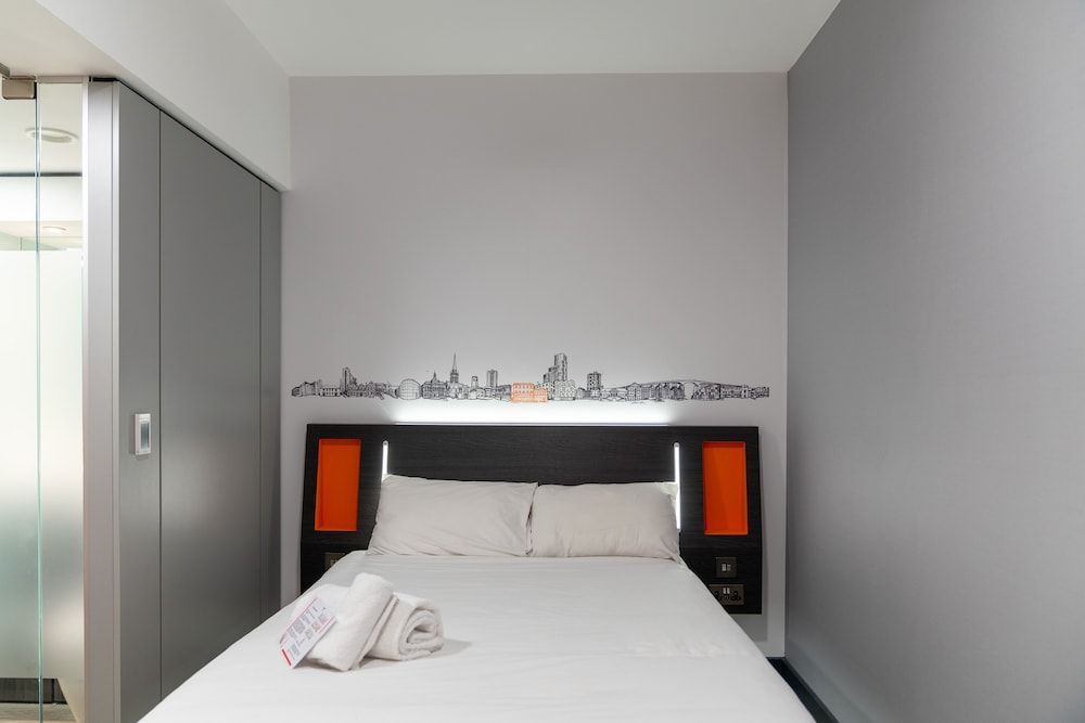 easyHotel Ipswich Family Room (No Windows) 3