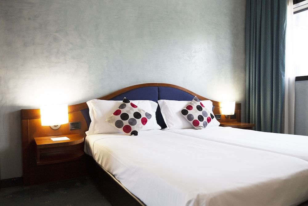 iH Hotels Milano Blu Visconti Standard Triple Room 2