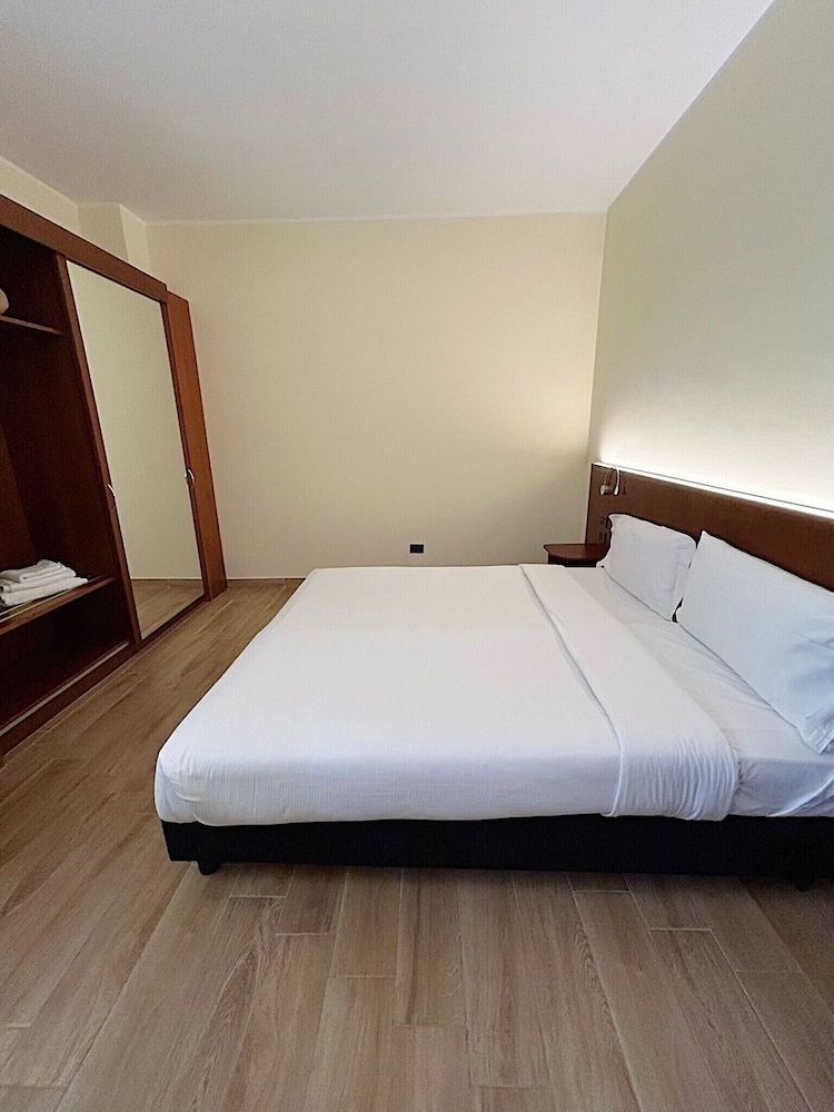 iH Hotels Milano Blu Visconti Standard Double or Twin Room, Accessible 4