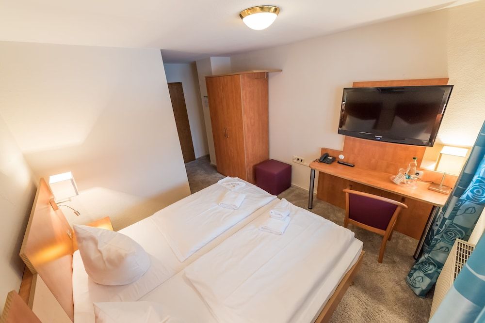 Aparthotel Koenigslinie Double Room 2