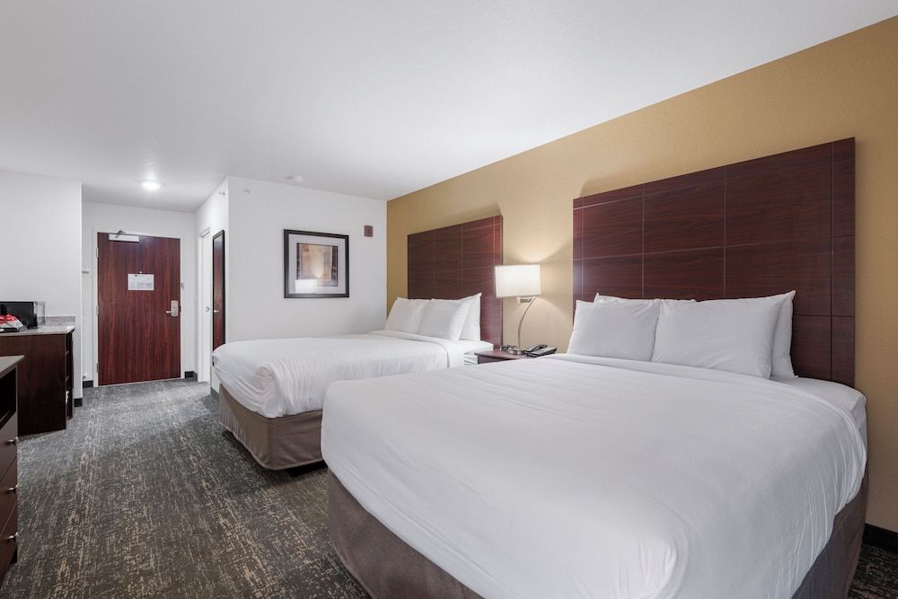 Cobblestone Hotel & Suites - Urbana Room, 2 Queen Beds, Accessible, Non Smoking 6