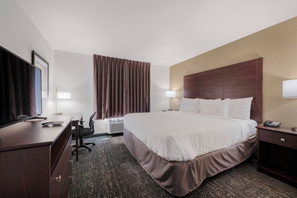 Cobblestone Hotel & Suites - Urbana Studio, 1 King Bed with Sofa Bed, Non Smoking (with Audible/Visual Alert) 2