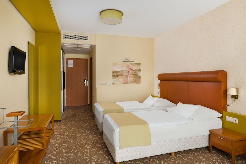 Corso Hotel Pécs Standard Twin Room