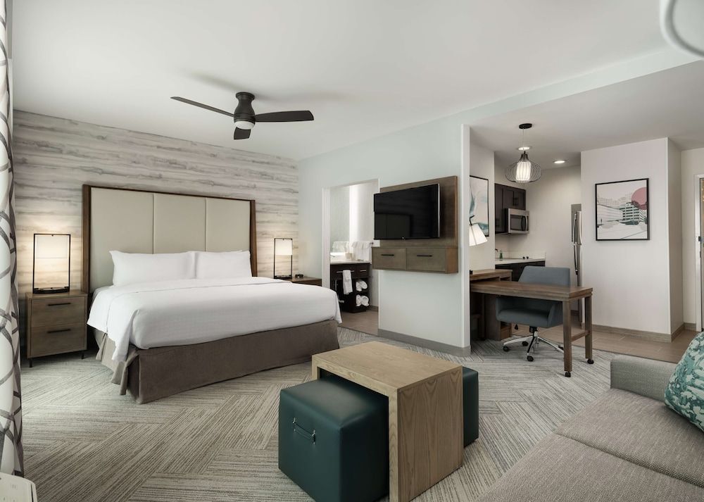 Studio, 1 King Bed with Sofa bed, Accessible, Bathtub