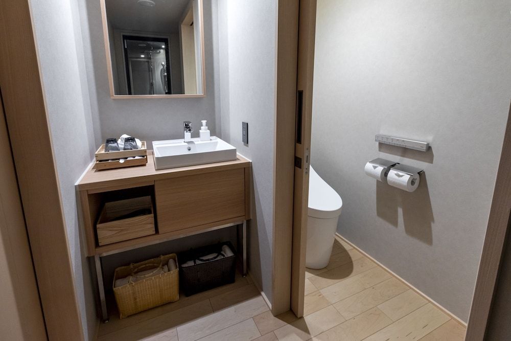 Twin Room, Non Smoking, Ensuite (Corner Room, Up To 2 Person)