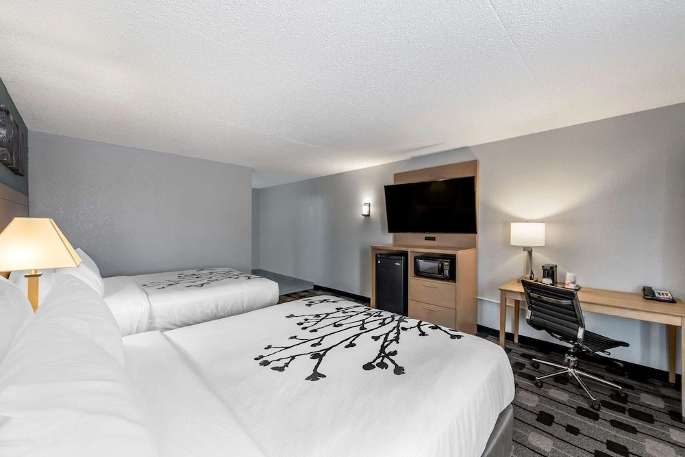 Sleep Inn Terre Haute University Area Standard Room, 2 Queen Beds, Non Smoking 4