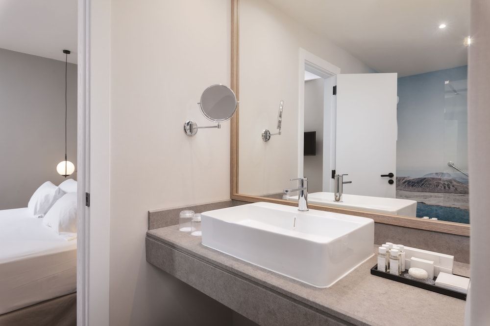 Barceló Lanzarote Royal Level Deluxe Room, Sea View (Deluxe) 3
