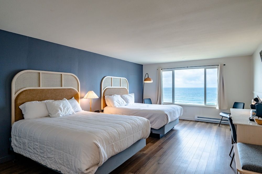 Seagull Beachfront Inn Deluxe Two Queen Room with Ocean View 18