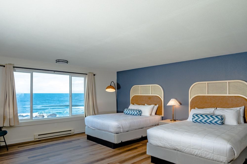 Seagull Beachfront Inn Deluxe Two Queen Room with Ocean View 21