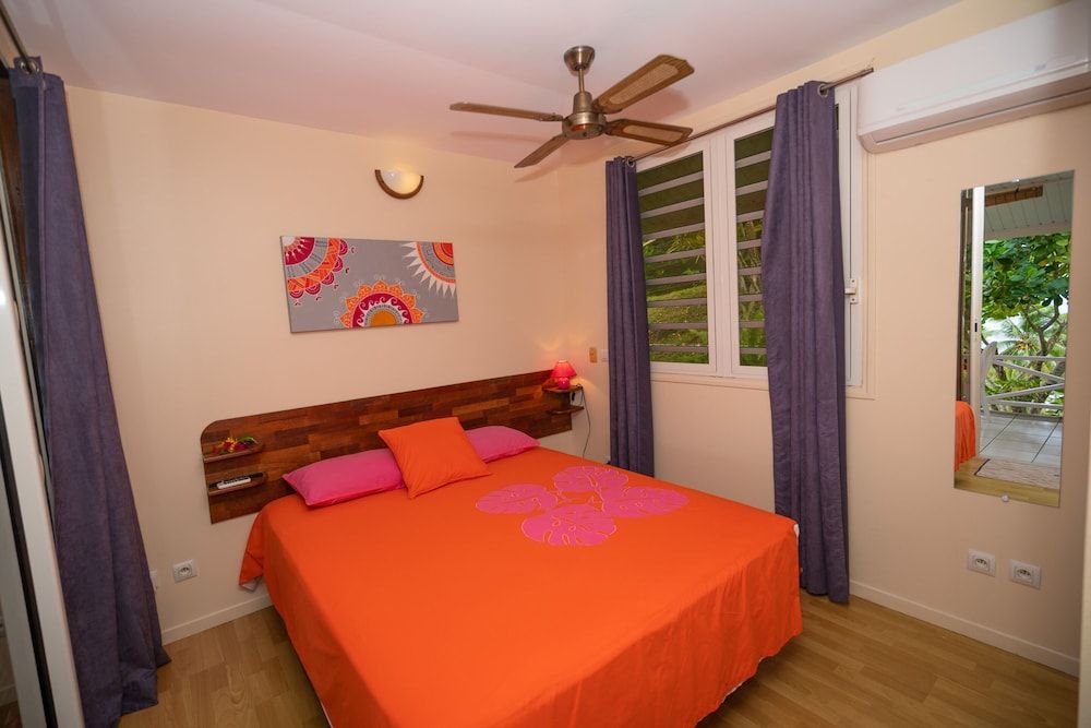 Bora Bora Holiday's Lodge and Villa Bungalow, Private Bathroom, Lagoon View 4