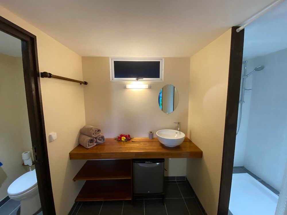 Bora Bora Holiday's Lodge and Villa Superior Triple Room 4