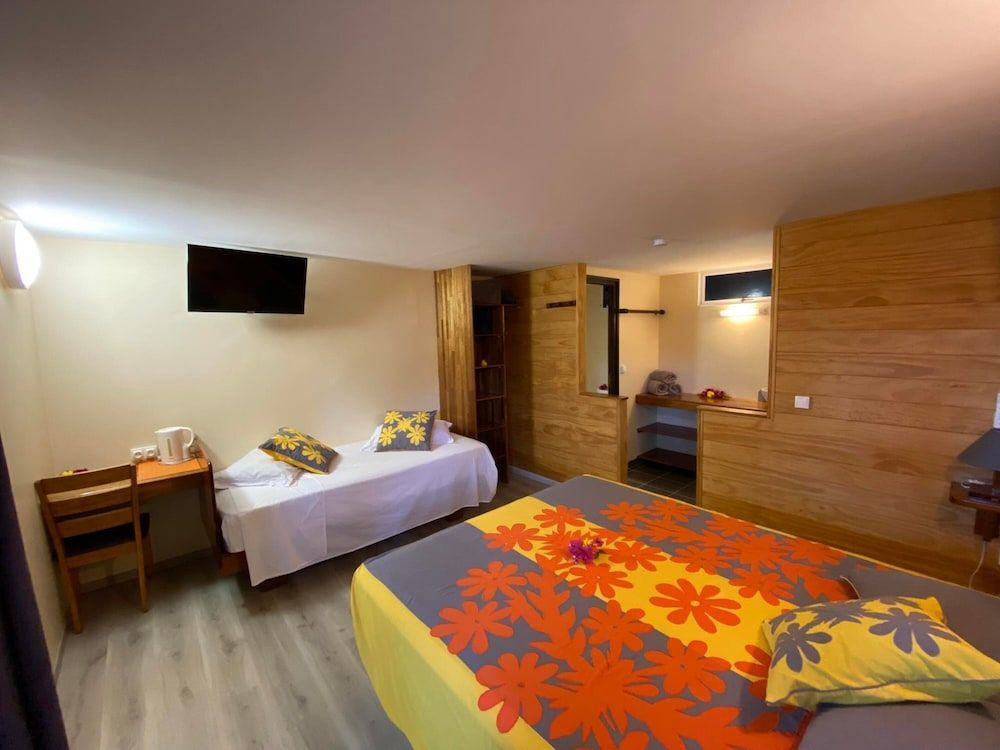 Bora Bora Holiday's Lodge and Villa Superior Triple Room 3