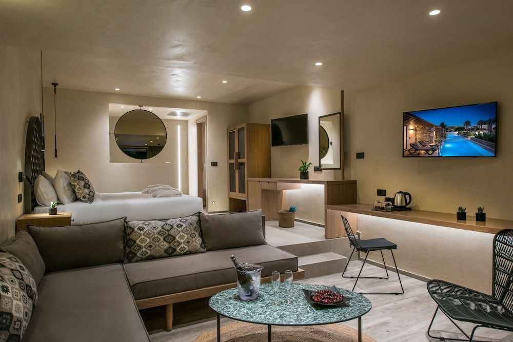 Petousis Hotel & Suites Executive Suite (Sharing Pool) 4