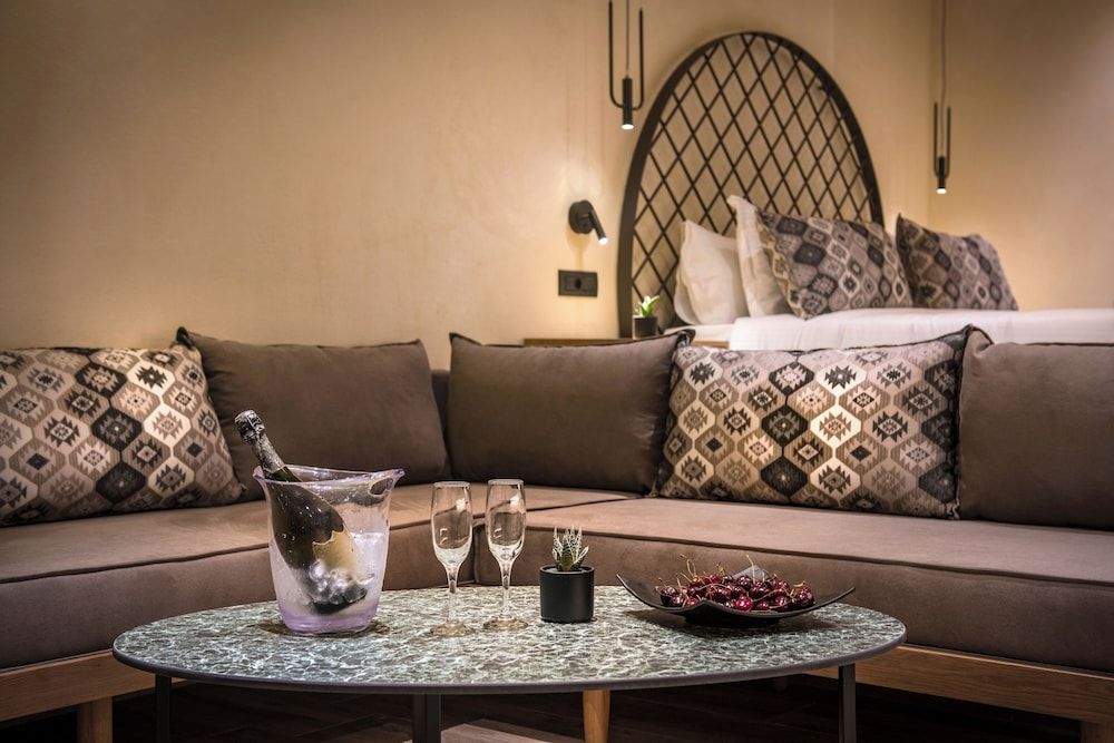 Petousis Hotel & Suites Executive Suite (Sharing Pool) 2