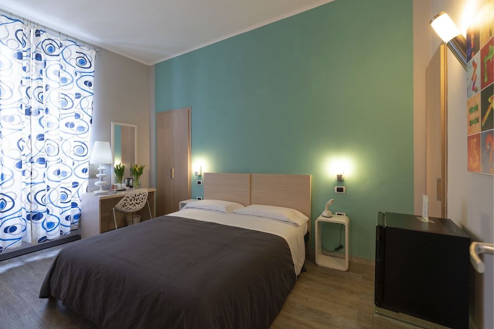 H Rooms Boutique Hotel Comfort Room, 1 Bedroom, Private Bathroom, Courtyard Area 5