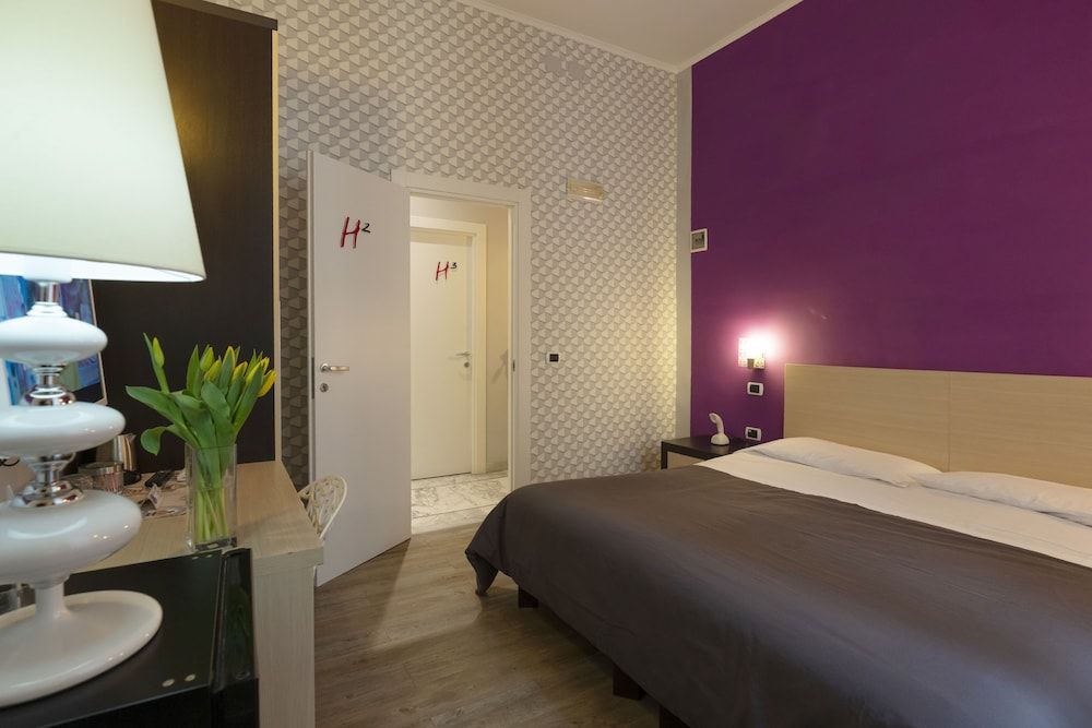 H Rooms Boutique Hotel Comfort Room, 1 Bedroom, Private Bathroom, Courtyard Area 2