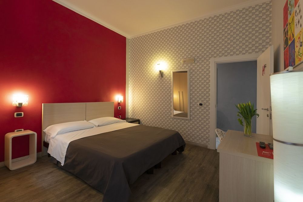 H Rooms Boutique Hotel Comfort Room, 1 Bedroom, Private Bathroom, Courtyard Area 4
