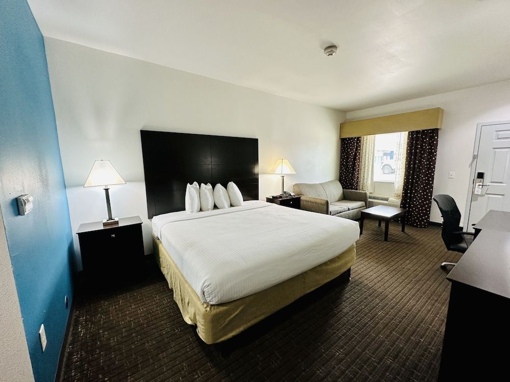 Lone Star Inn Standard Room, 1 King Bed 3