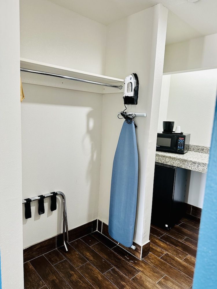 Lone Star Inn Standard Room, 1 King Bed 6