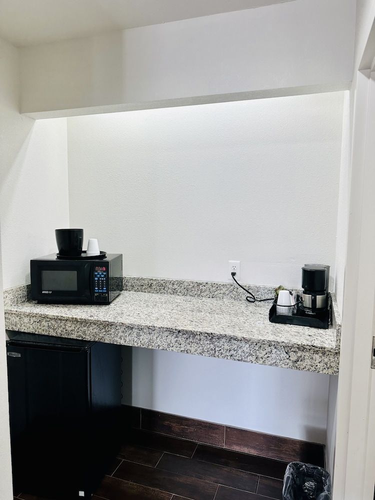 Lone Star Inn Standard Room, 1 King Bed 5