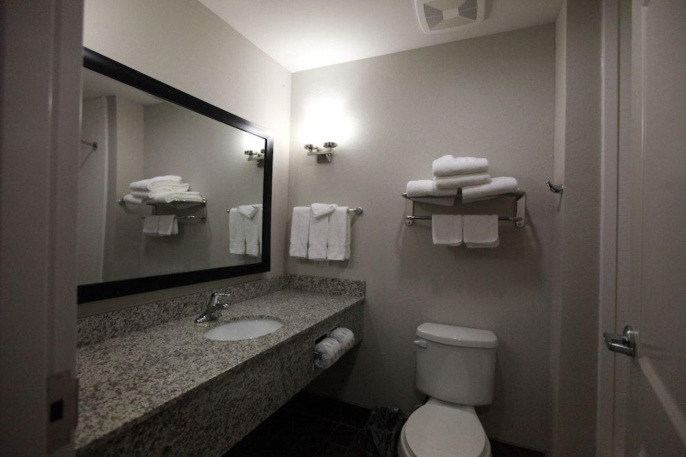 Lone Star Inn Standard Room, 1 King Bed 10