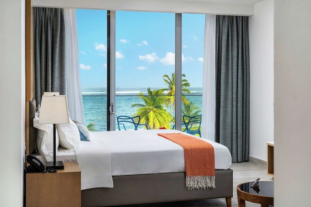 Suite, 1 King Bed, Balcony