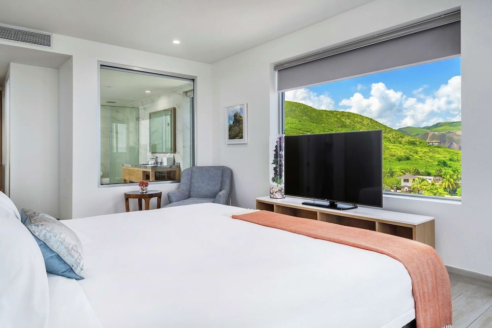 Suite, 1 King Bed, Balcony, Oceanfront