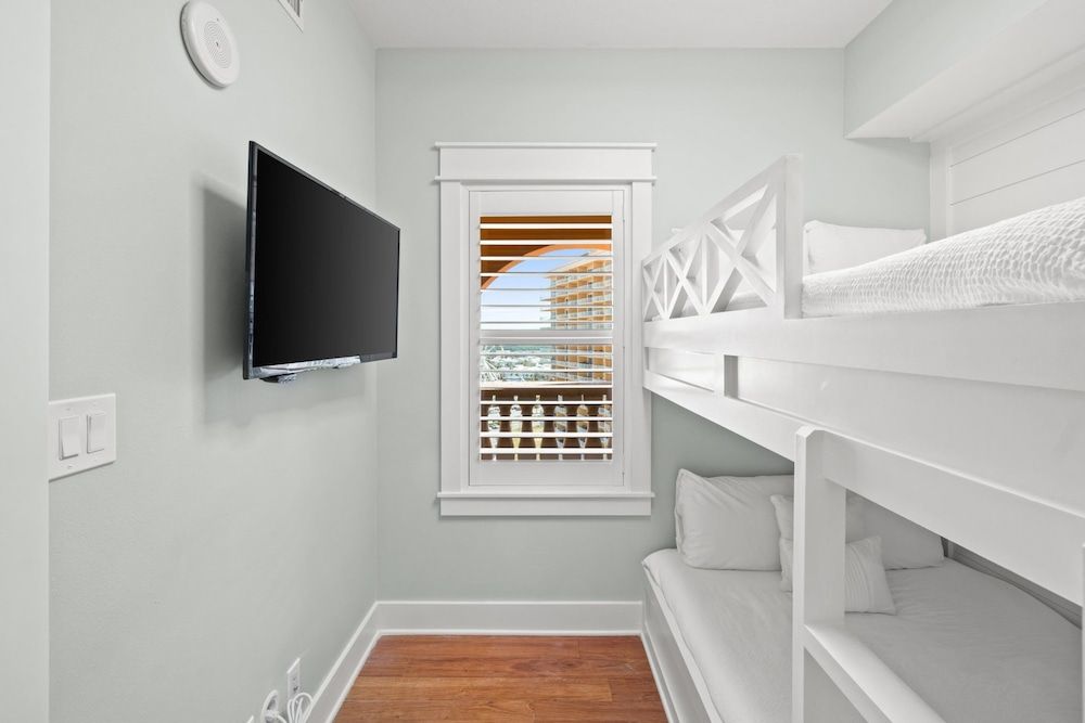 Condo, 3 Bedrooms, Ocean View, Beachfront (1808W)