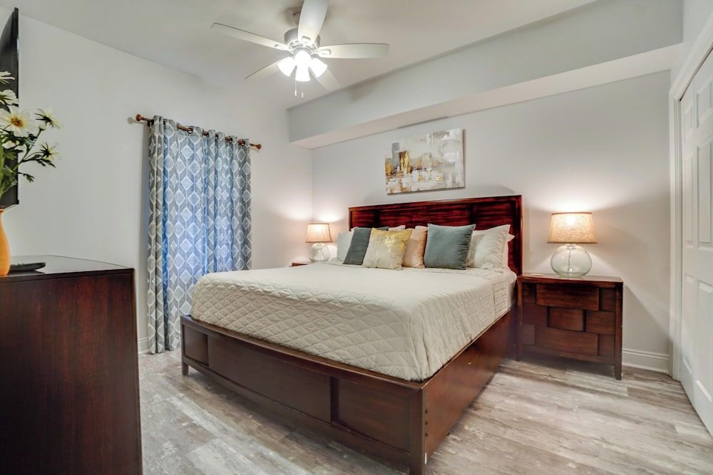 Condo, 3 Bedrooms, Ocean View, Beachfront (604E)