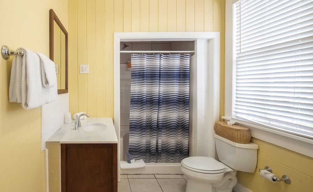 Wicker Guesthouse Deluxe Room 2 Queen at Wicker House, 913 Duval Street 10