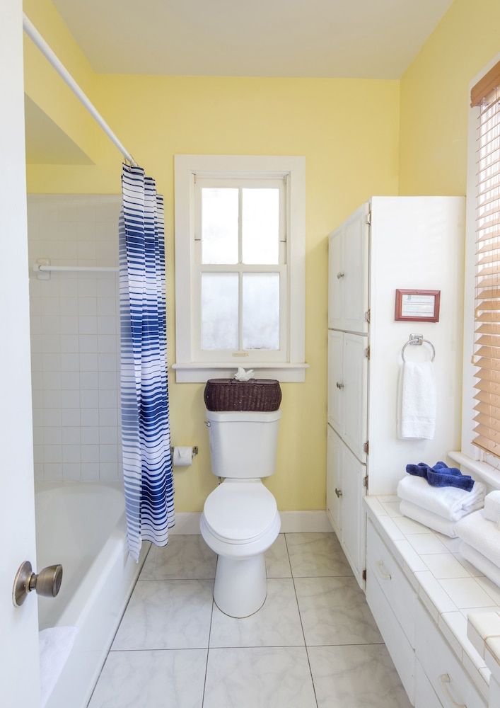 Wicker Guesthouse Deluxe Room 2 Queen at Wicker House, 913 Duval Street 8