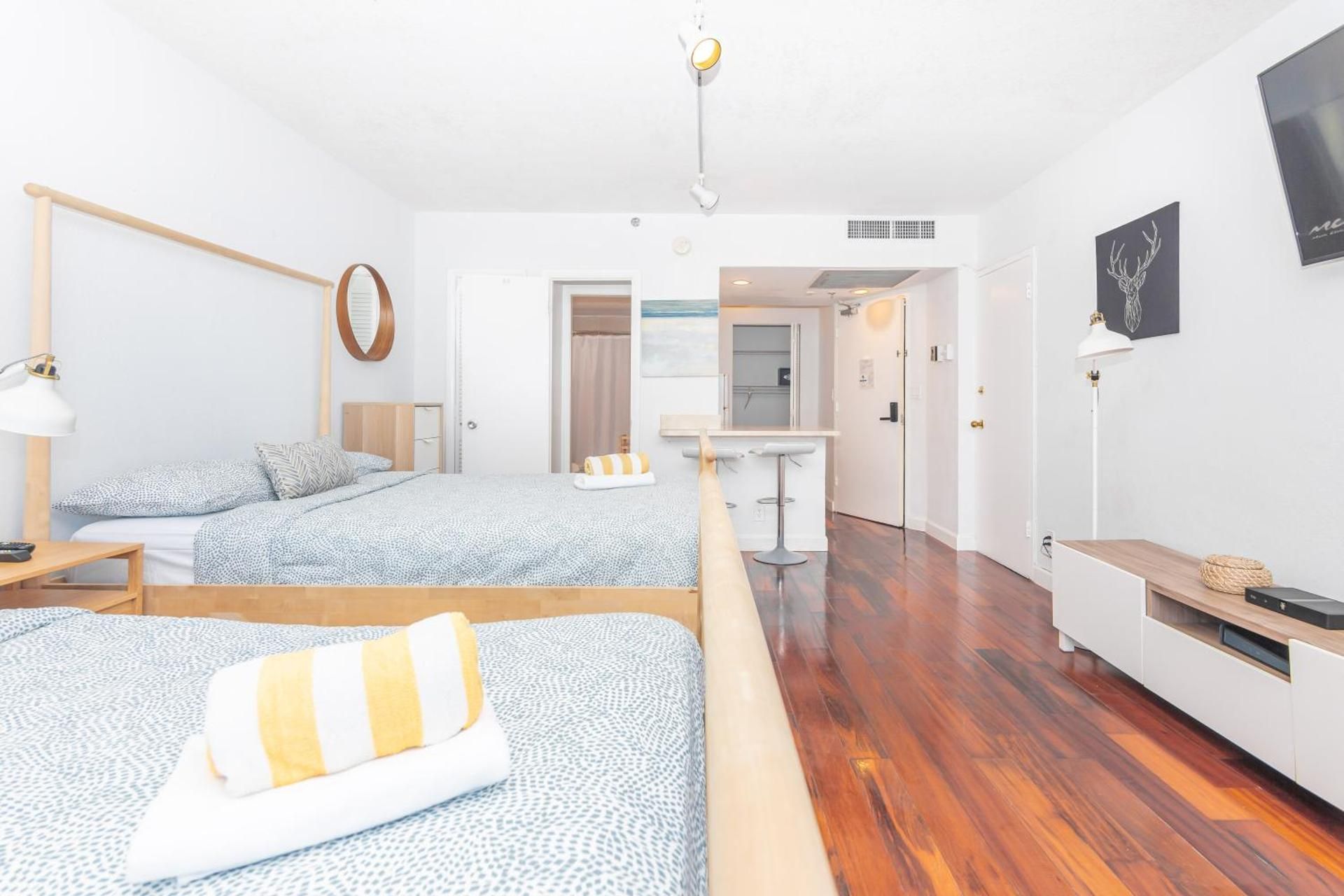 Deluxe Queen Suite