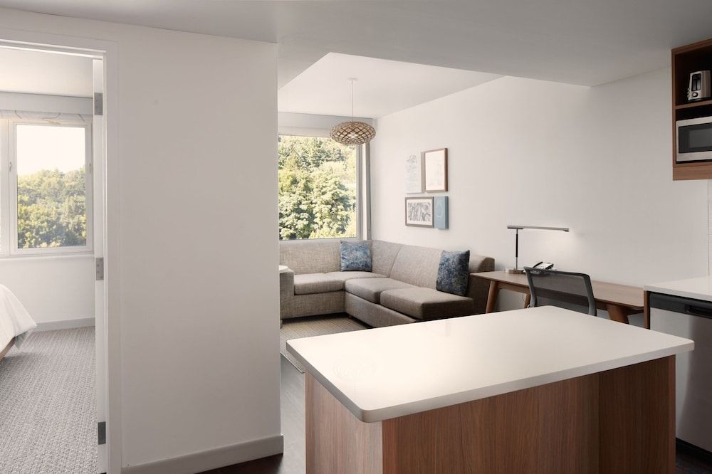 Suite, 1 Bedroom, Non Smoking, Mountain View (Balcony)
