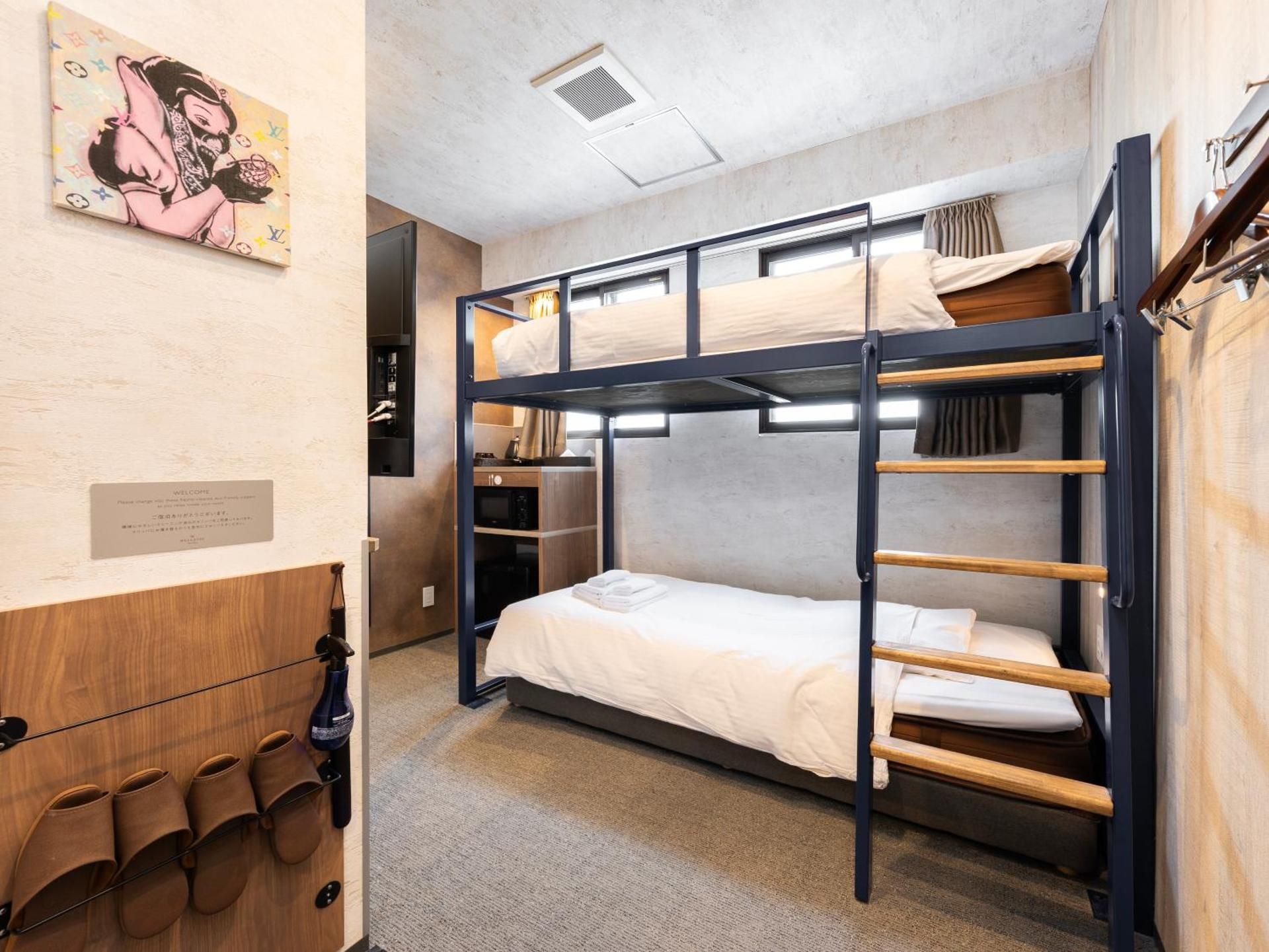 undefined WELLSTAY Namba 8