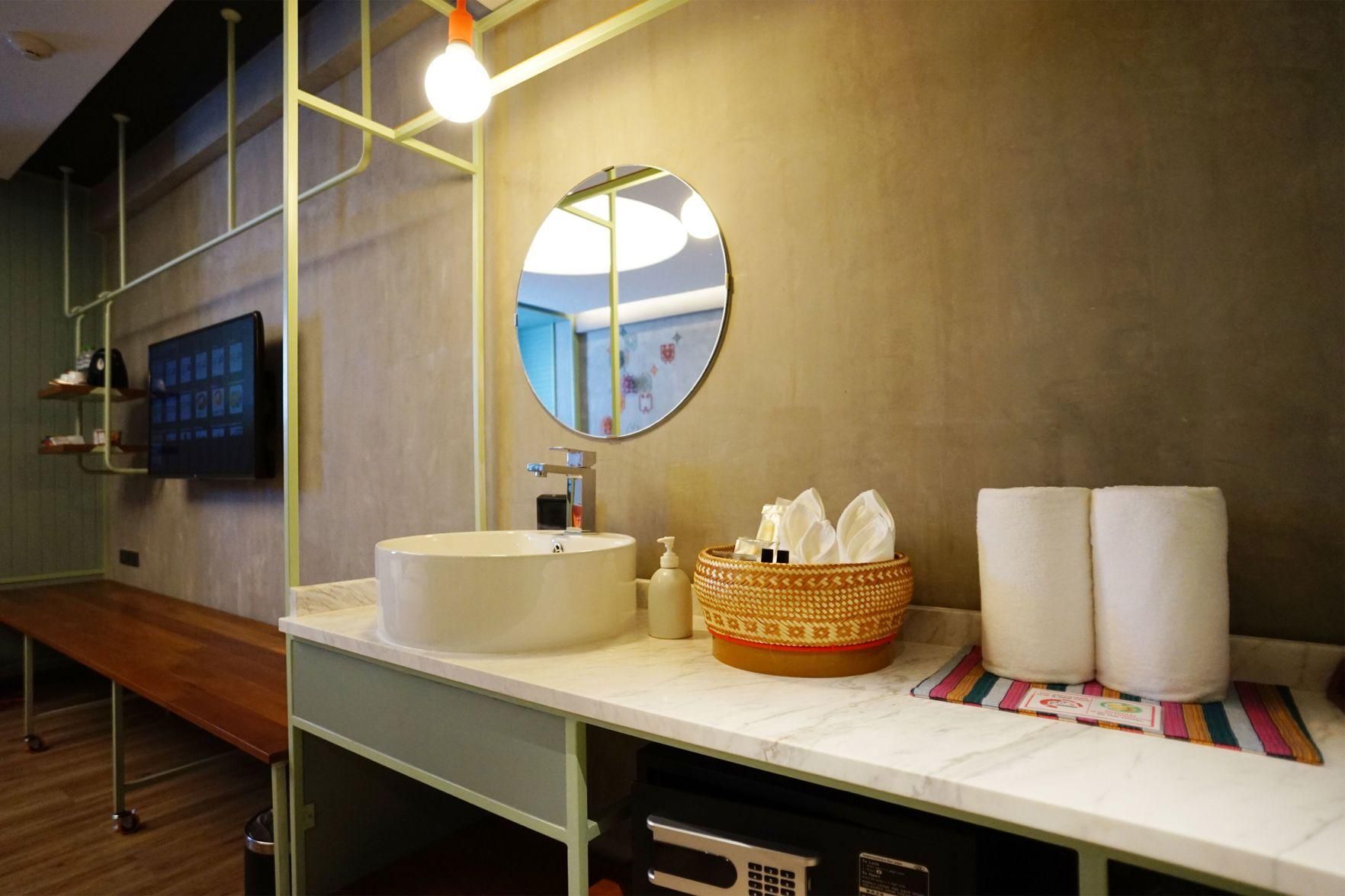 undefined Samsen Street Hotel 7