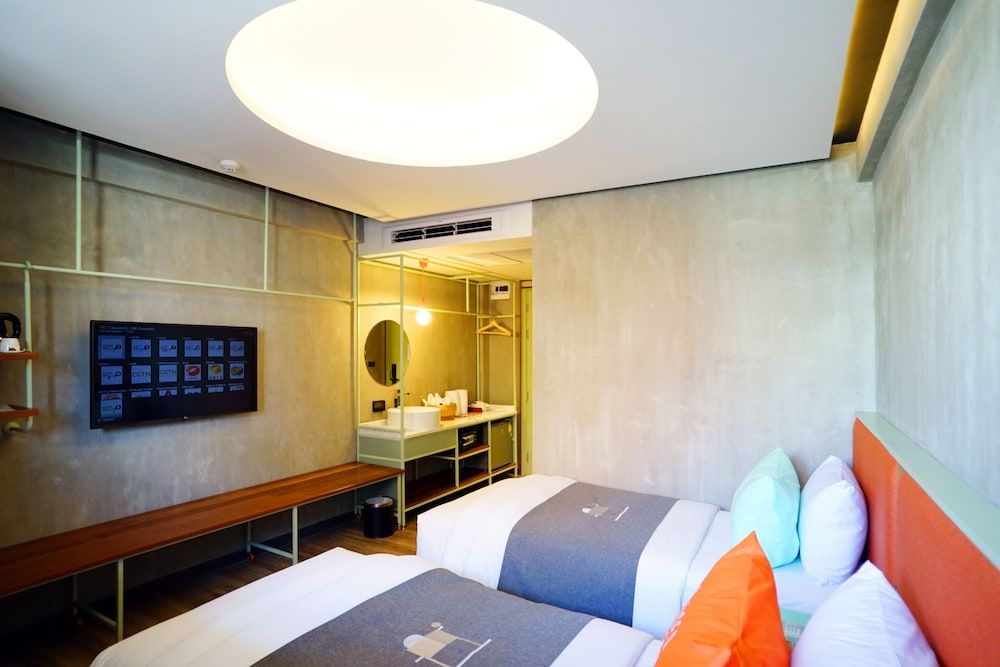 undefined Samsen Street Hotel 5