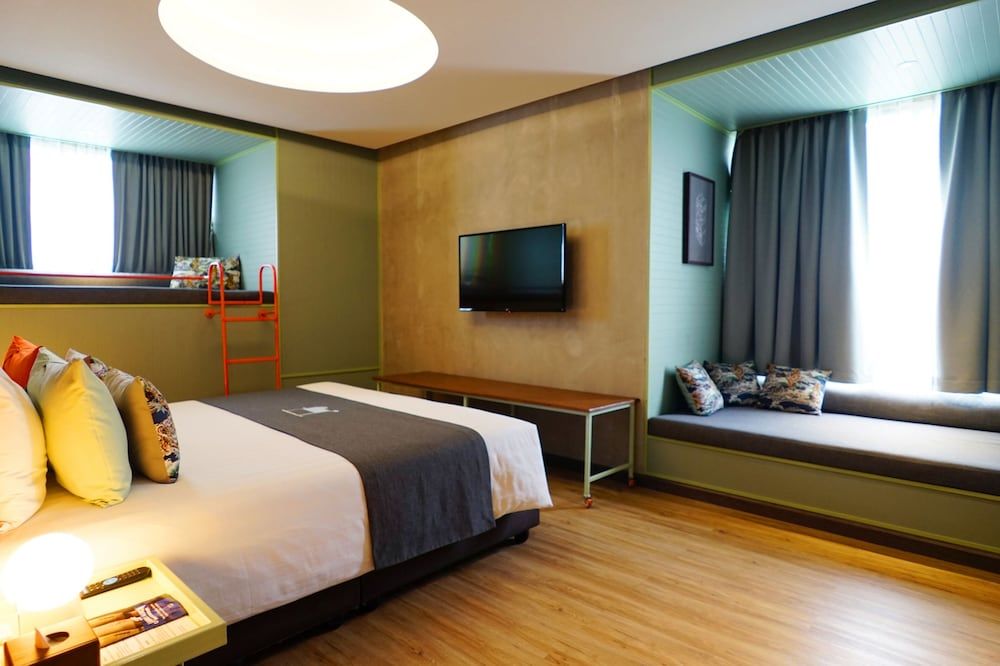 Samsen Street Hotel Suite 2
