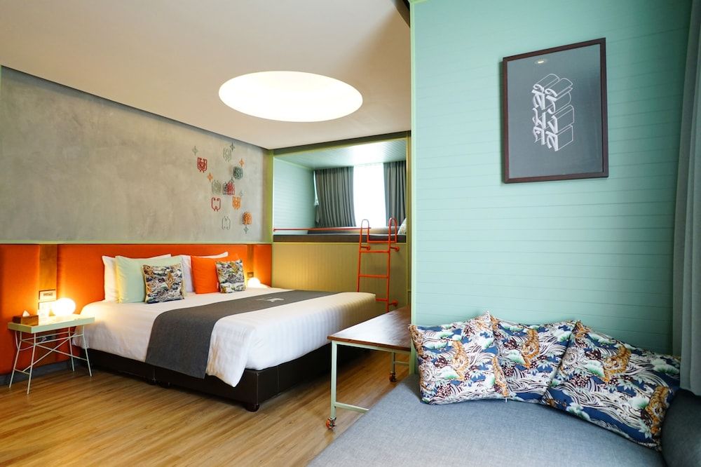 Samsen Street Hotel Suite 3