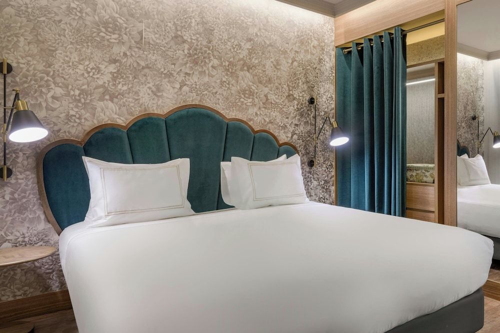 Querencia de Sevilla Autograph Collection Deluxe Room, 1 Queen Bed, Non Smoking 5