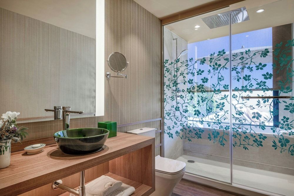 Grand Room, 1 King Bed, Non Smoking, City View (Terrace)